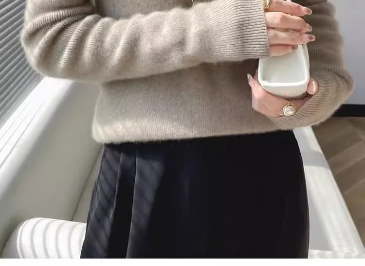 Long-Sleeve Turtleneck Plain Knit Top