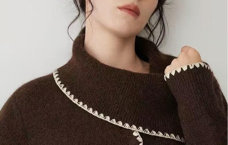 Long-Sleeve Collar Contrast Trim Knit Top