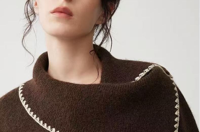 Long-Sleeve Collar Contrast Trim Knit Top