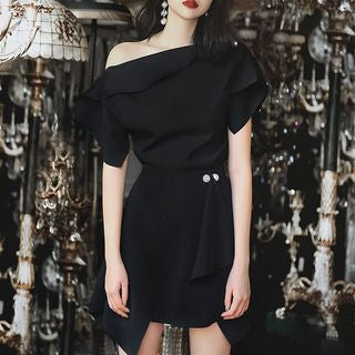 Set: One-Shoulder Short-Sleeve Blouse + Asymmetrical Hem Mini Skirt