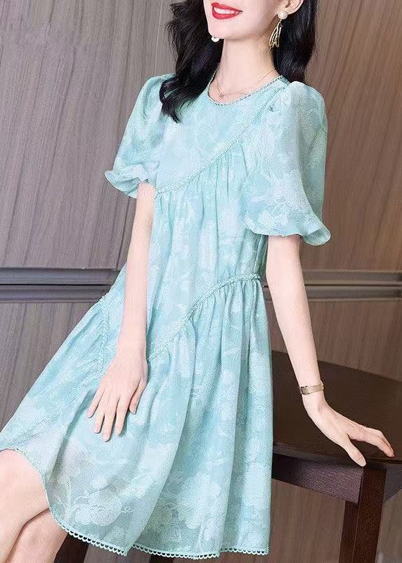 Robe mi-froissée à col rond bouffant et manches légères, bleue