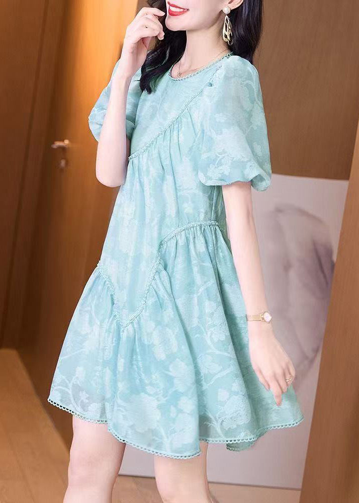 Robe mi-froissée à col rond bouffant et manches légères, bleue