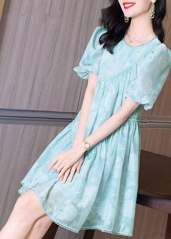 Robe mi-froissée à col rond bouffant et manches légères, bleue