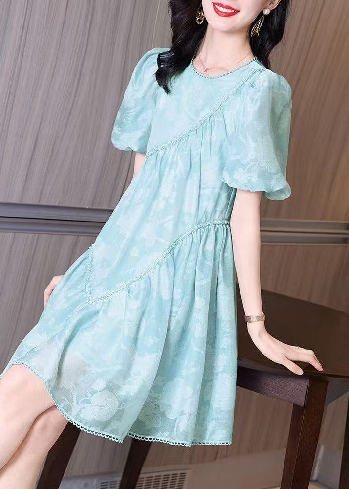 Robe mi-froissée à col rond bouffant et manches légères, bleue