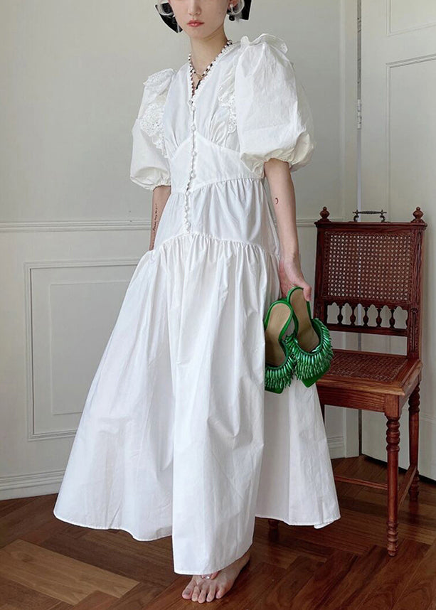 Robe ample blanche en coton à col en V froissée et ajourée pour l'été XX071