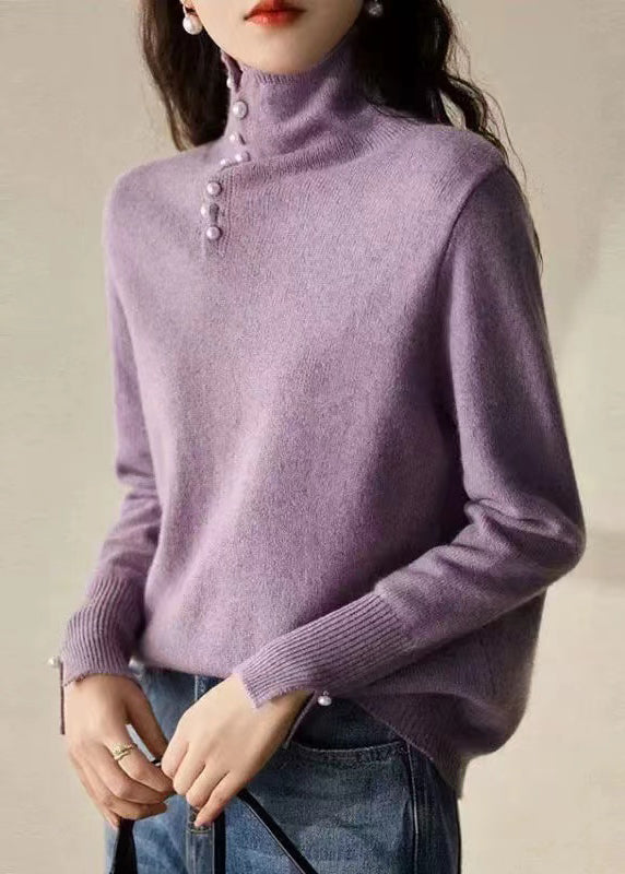 Modernes blaues Stricktop mit hohem Halsausschnitt und Nagelperlen, Frühling, TN017
