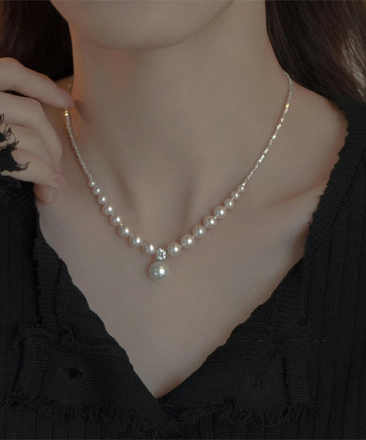 Collier pendentif moderne en cuivre blanc avec perle et zircon AH450