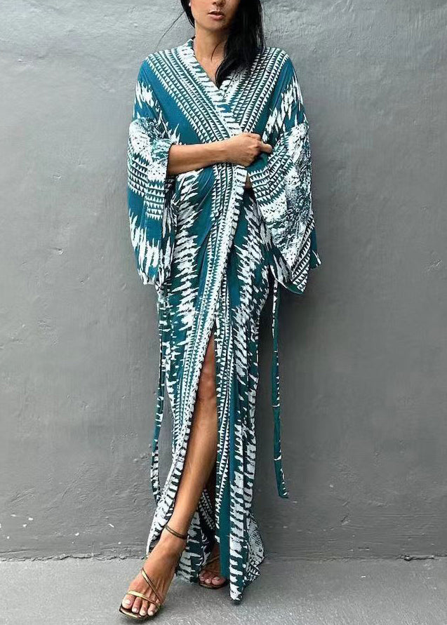 Blouse longue à manches longues avec teinture par nouage bleu naturel et taille nouée sur la plage GH1008
