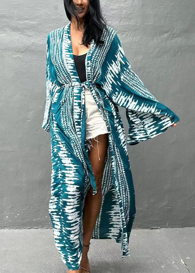 Blouse longue à manches longues avec teinture par nouage bleu naturel et taille nouée sur la plage GH1008