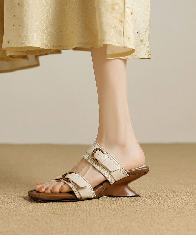 Chaussons compensés en peau de mouton tissés neufs à talon abricot
