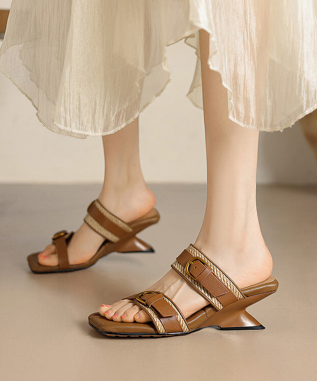 Chaussons compensés en peau de mouton tissés neufs à talon abricot
