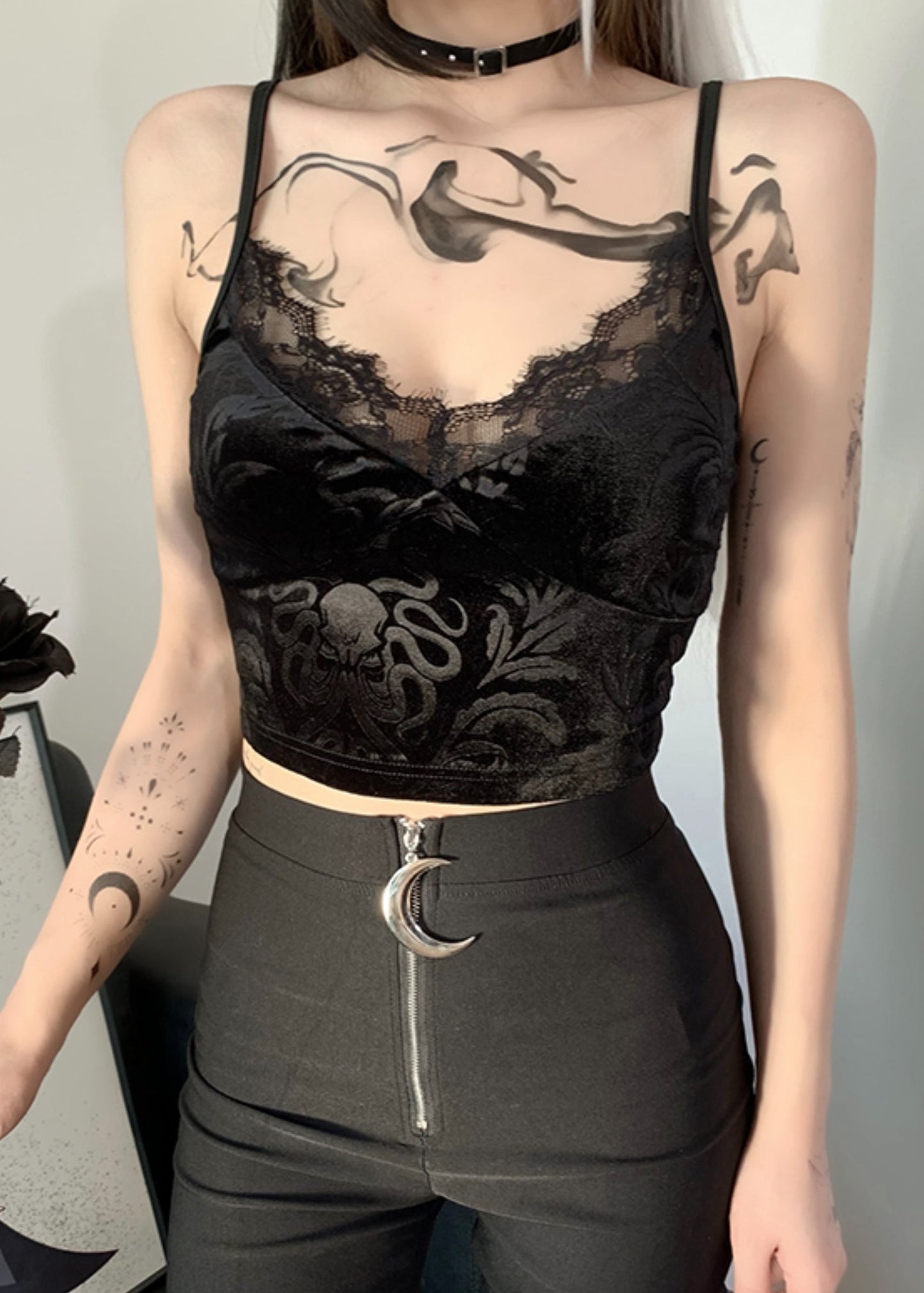Nouveau gilet de plage en dentelle noire dos nu en velours de soie à bretelles spaghetti sans manches YT030