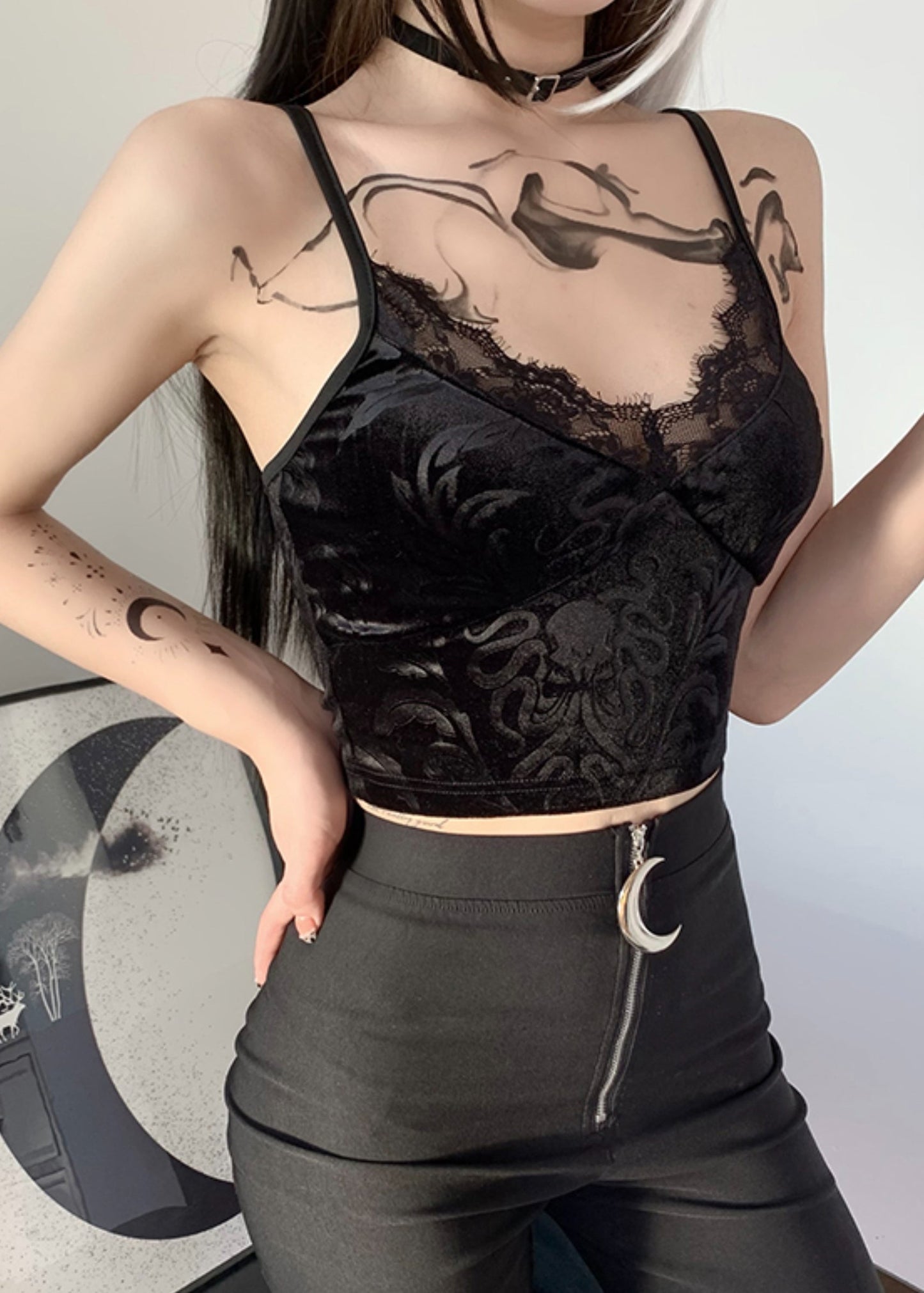 Nouveau gilet de plage en dentelle noire dos nu en velours de soie à bretelles spaghetti sans manches YT030