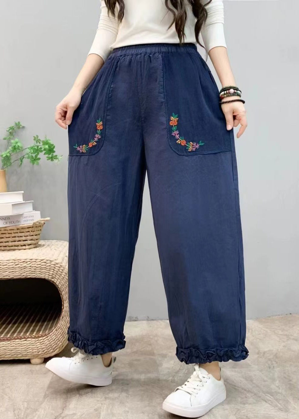 Neue blaue Baumwoll-Crop-Hose mit Rüschentaschen und elastischer Taille für den Sommer VV054