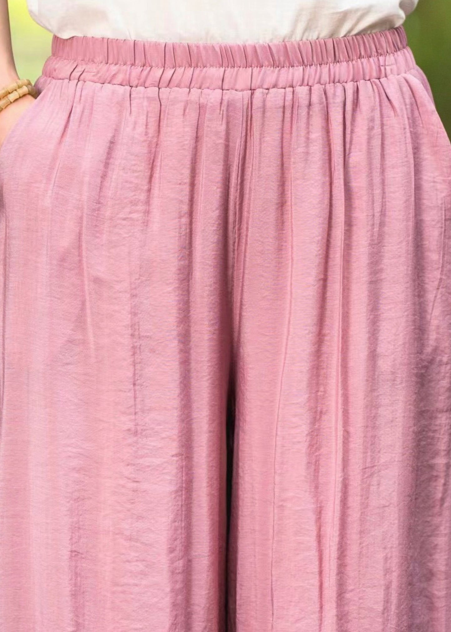 Elastische Sommerhose aus Seide mit Stickereien, Taille und weitem Bein, Rosa, Neu