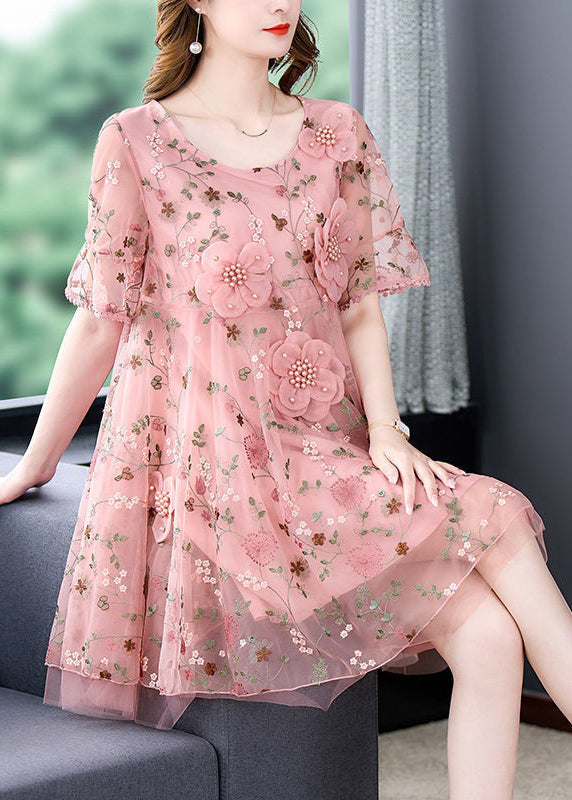 Robe mi-longue en tulle brodé rose à col rond et manches courtes OP1079