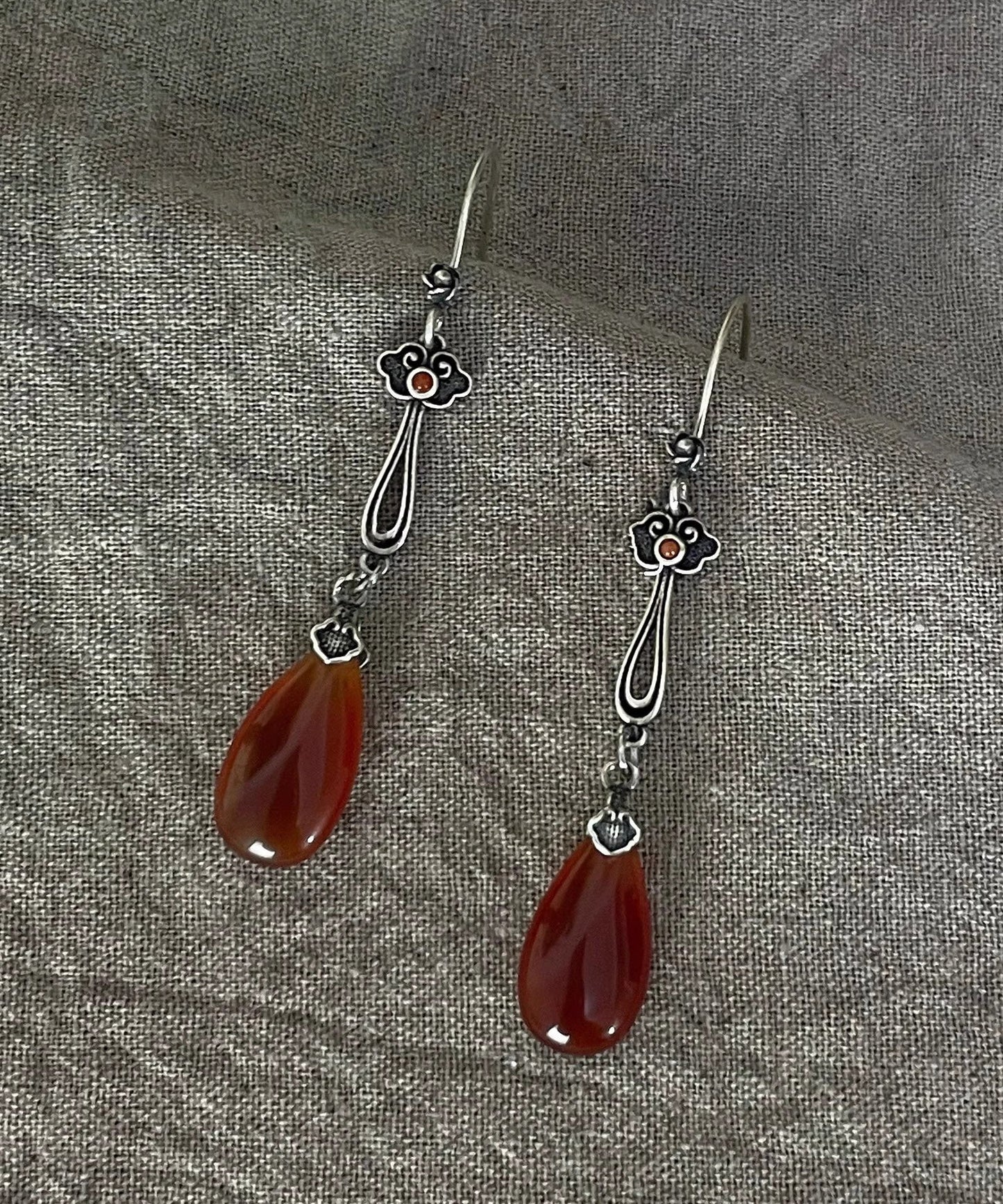 Boucles d'oreilles pendantes rétro en argent sterling avec agate rouge et goutte d'eau QU046