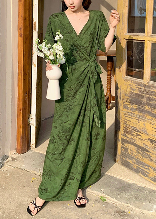 Robe longue d'été en coton imprimé rose à la taille et col en V