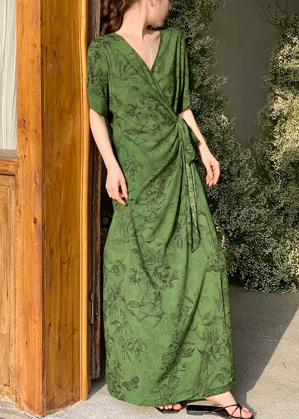 Robe longue d'été en coton imprimé rose à la taille et col en V