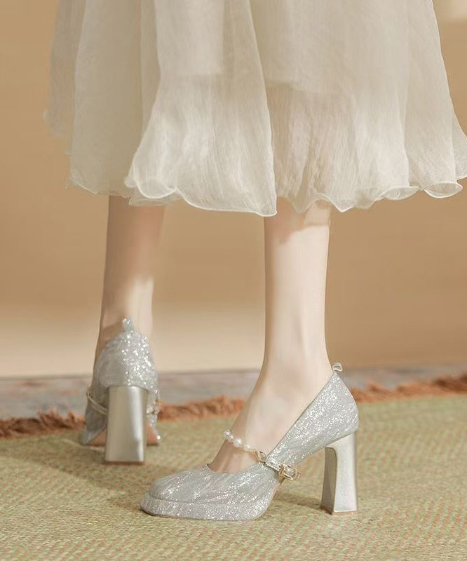 Talon épais, bout carré, boucle et perles argentées, bride à la cheville, TE018