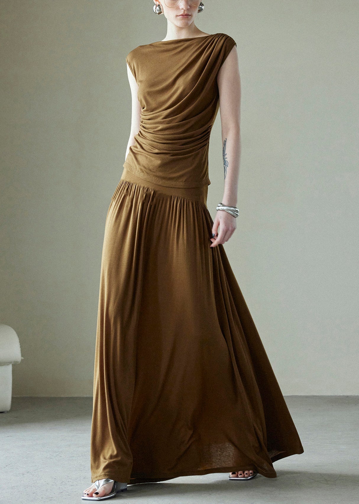 Ensemble de deux pièces froissées en coton marron, simple et original