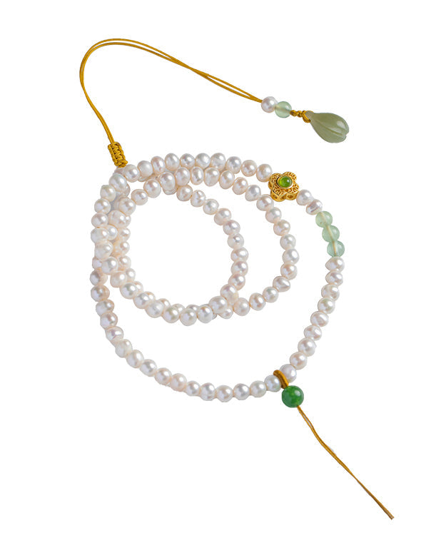 Collier avec pendentif en jade blanc et perle de raisin et orchidée GH1053