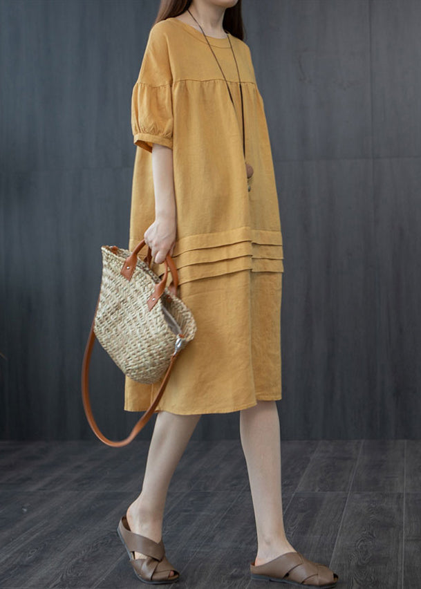 Gelbes Patchworkkleid im Midsommer-Stil im übergroßen Knitterstil
