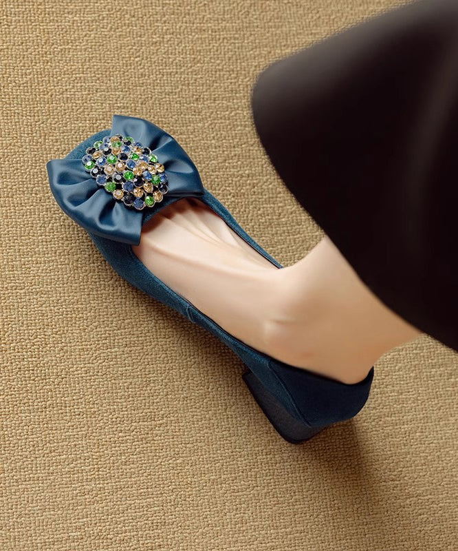 Mocassins élégants en daim avec nœud épais et zircon bleu