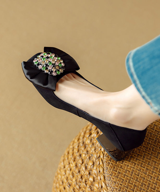 Mocassins élégants en daim avec nœud épais et zircon bleu