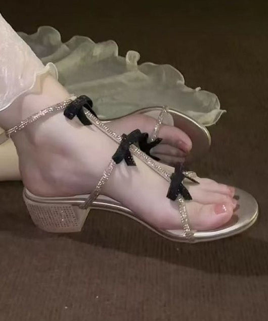 Sandales à talon épais et élégant avec nœud en zircon