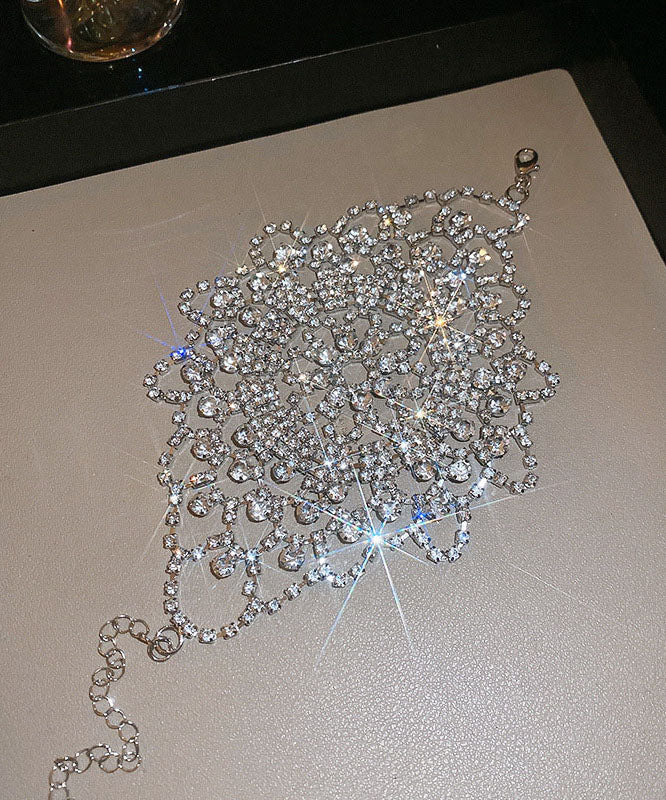 Charm élégant en soie et zircon, pompon creux en cuivre floral