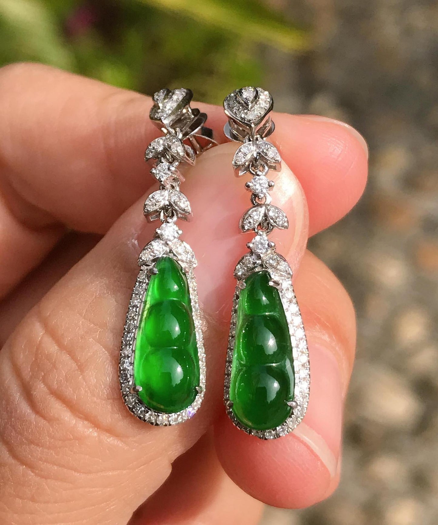 Boucles d'oreilles pendantes uniques en argent sterling vert incrustées de zircons et de jade AC1067