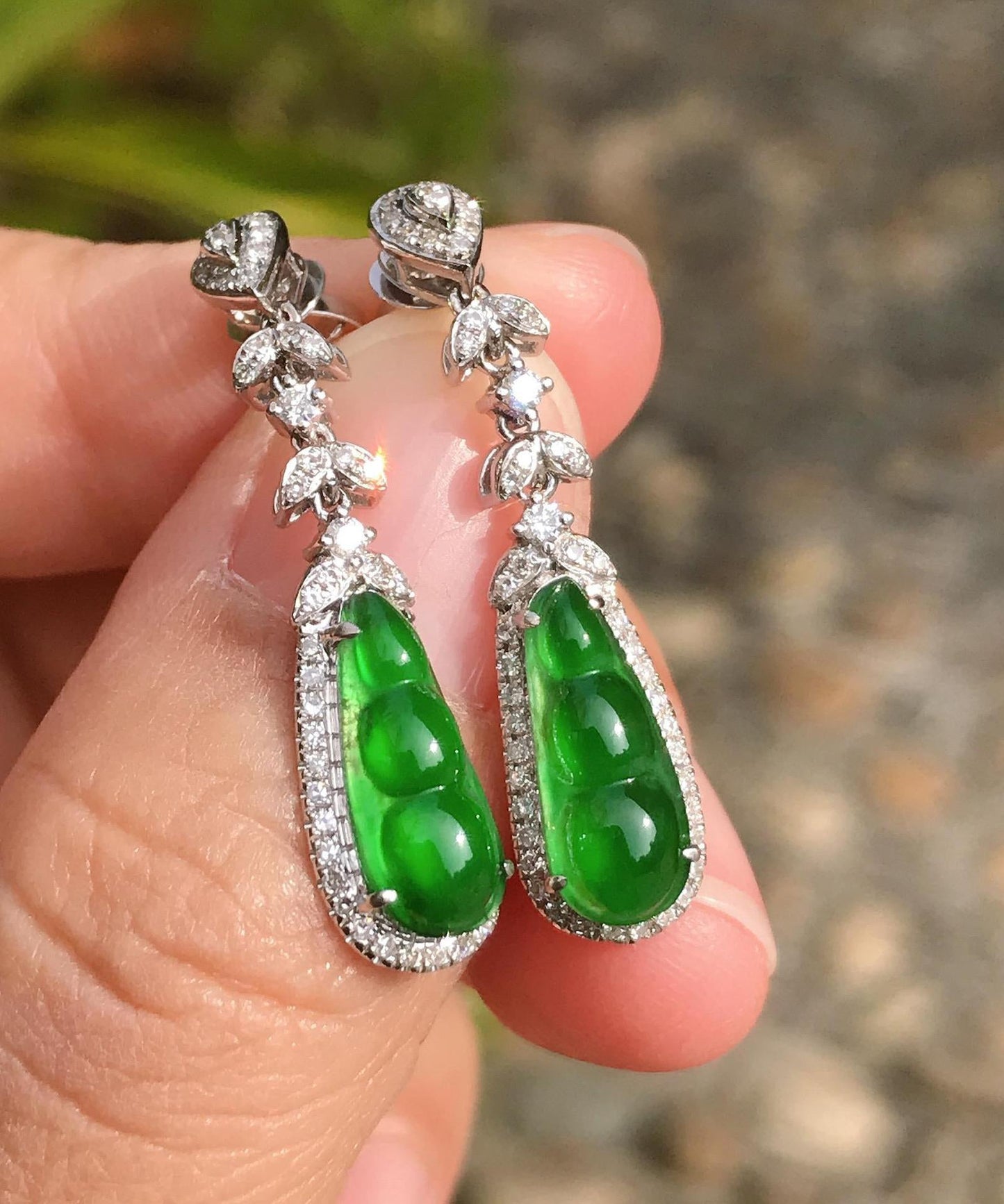 Boucles d'oreilles pendantes uniques en argent sterling vert incrustées de zircons et de jade AC1067