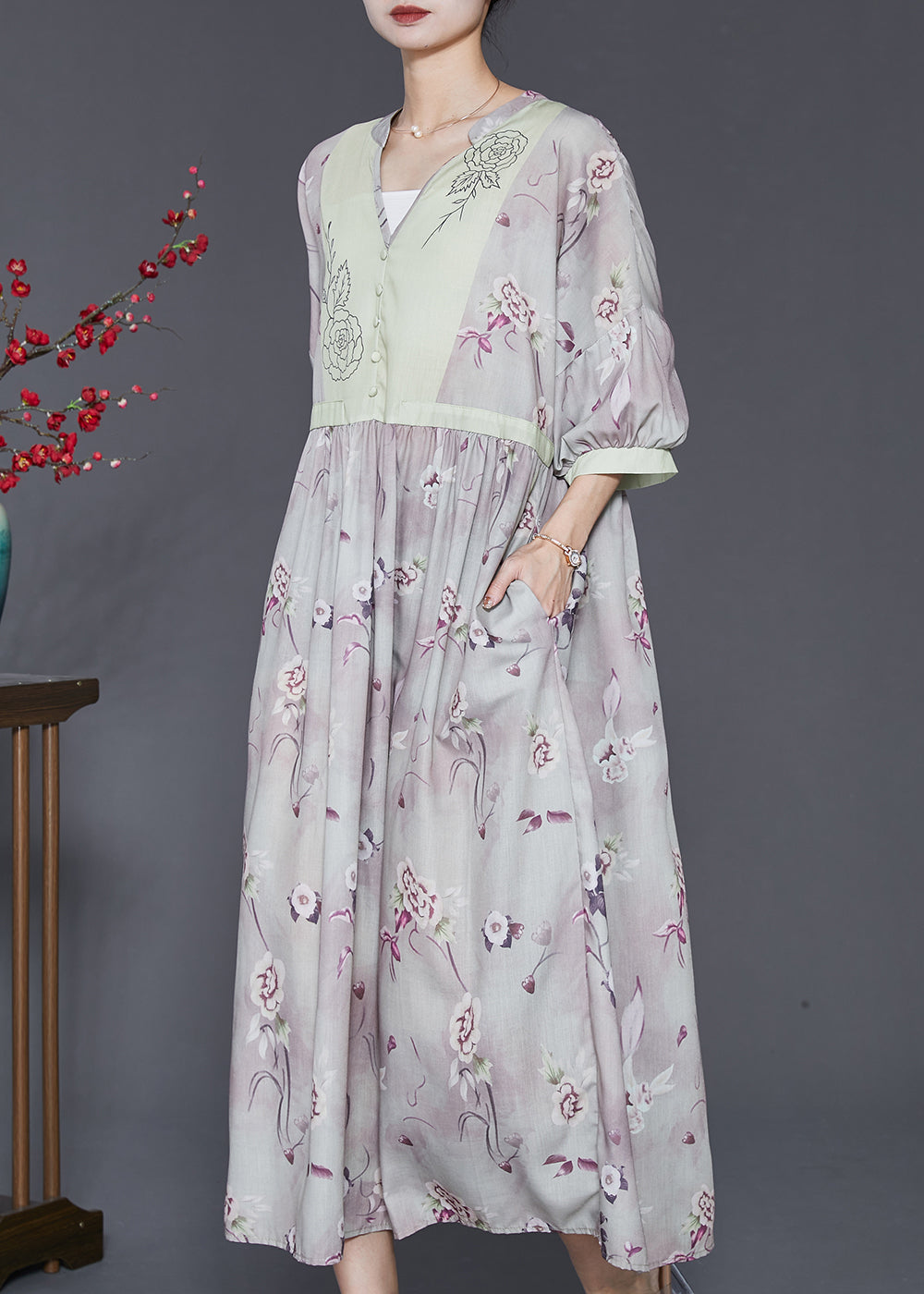 Robe vintage en lin imprimé violet clair à col en V pour l'été SD1023