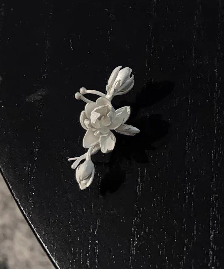 Boucles d'oreilles à tige vintage en argent sterling blanc avec fleur de jasmin blanche brûlée QQ070