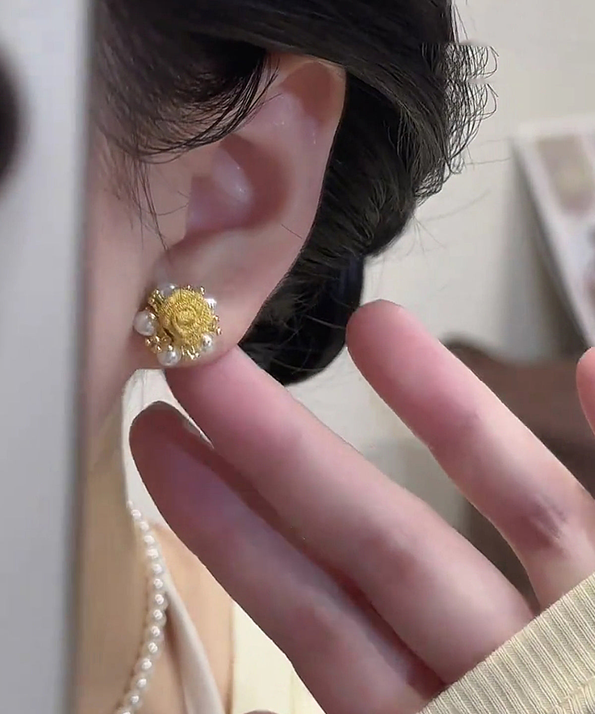 Gold Copper Graphic Stud Alloy Earrings Pearl Vogue