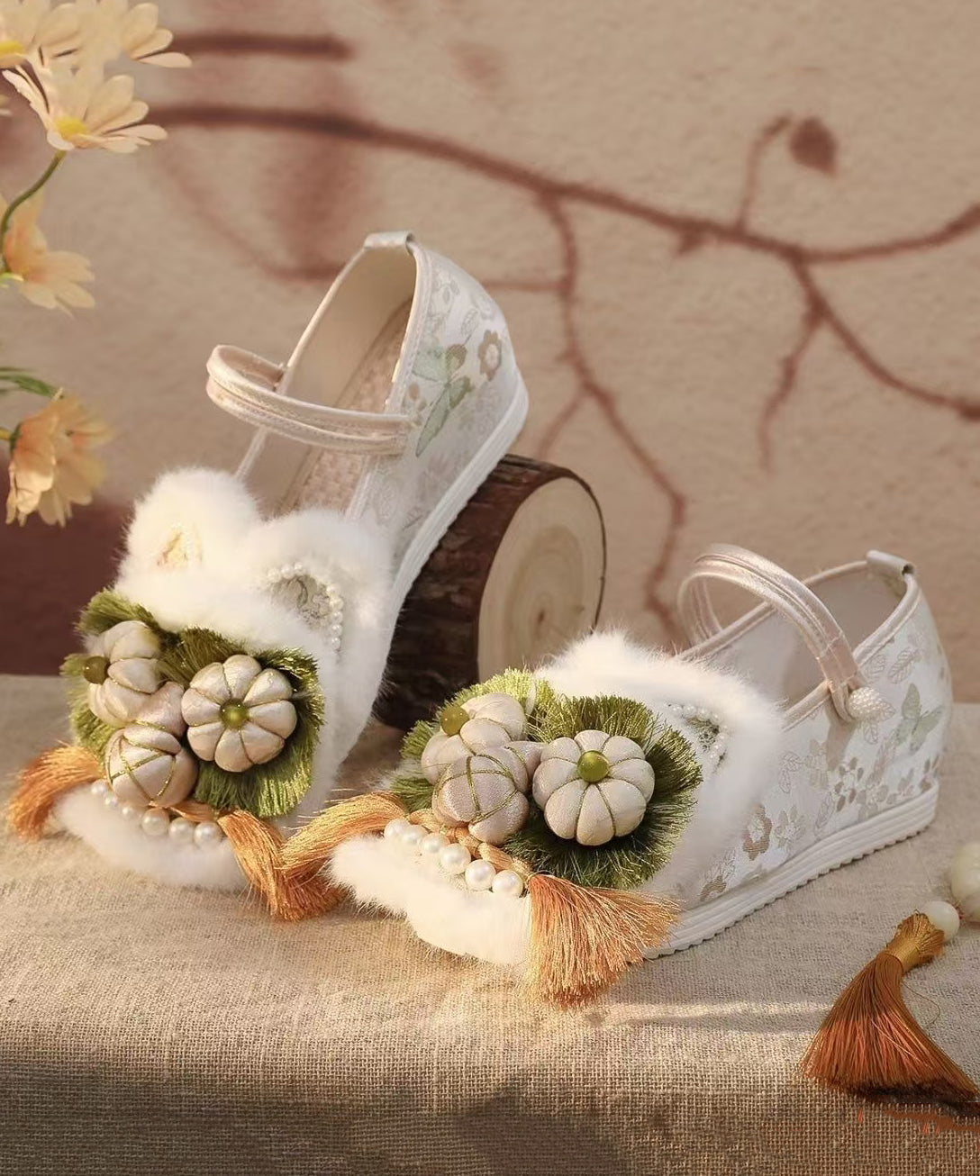 White Fur Splicing Embroidery Wedge High Wedge Heels Shoes TQ063