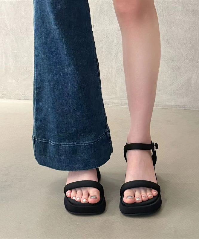 Weiße Plateau-Sandalen mit Hohlsaum und Peep-Toe-Schnallenriemen OI057