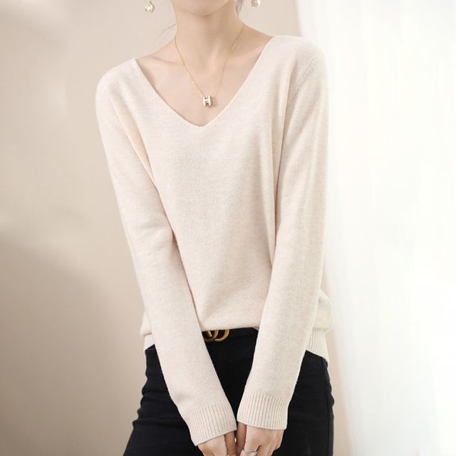 Long-Sleeve V-Neck Plain Woolen Knit Top