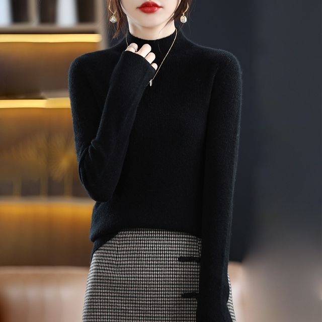 Long-Sleeve Mock-Neck Plain Woolen Top