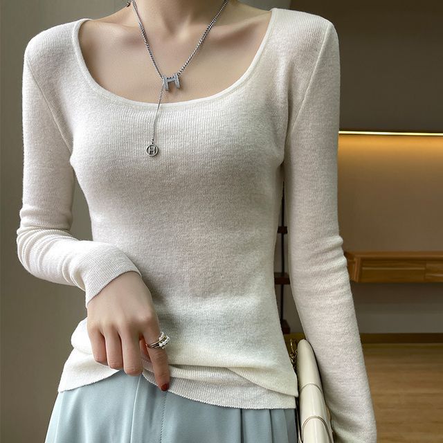Long-Sleeve Scoop Neck Plain Knit Top