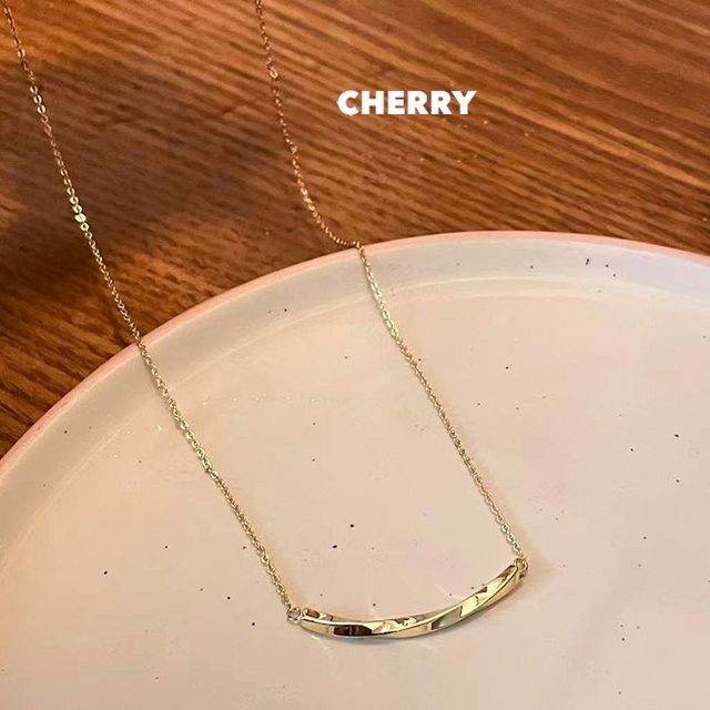 Twisted Necklace Bar