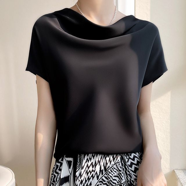 Short-Sleeve V-Neck Plain Knit Top