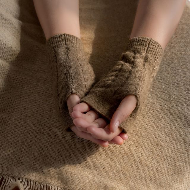 Plain Cable-Knit Arm Sleeves