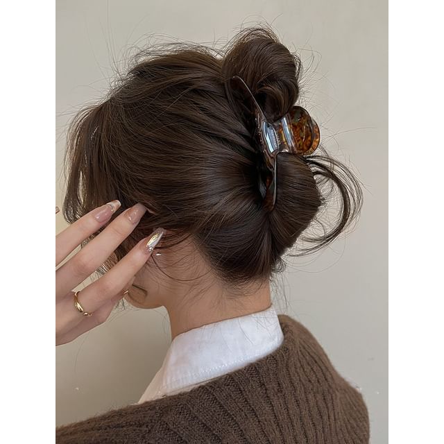 Claw Acrylic Hair Lettering