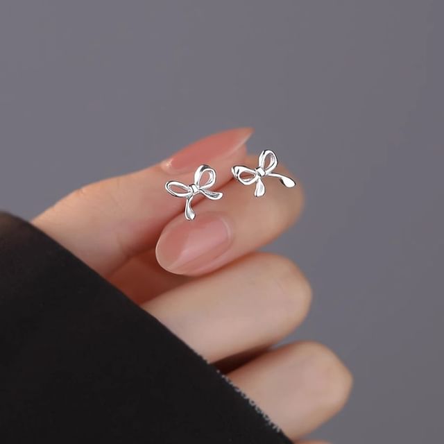 Ear Ribbon Stud