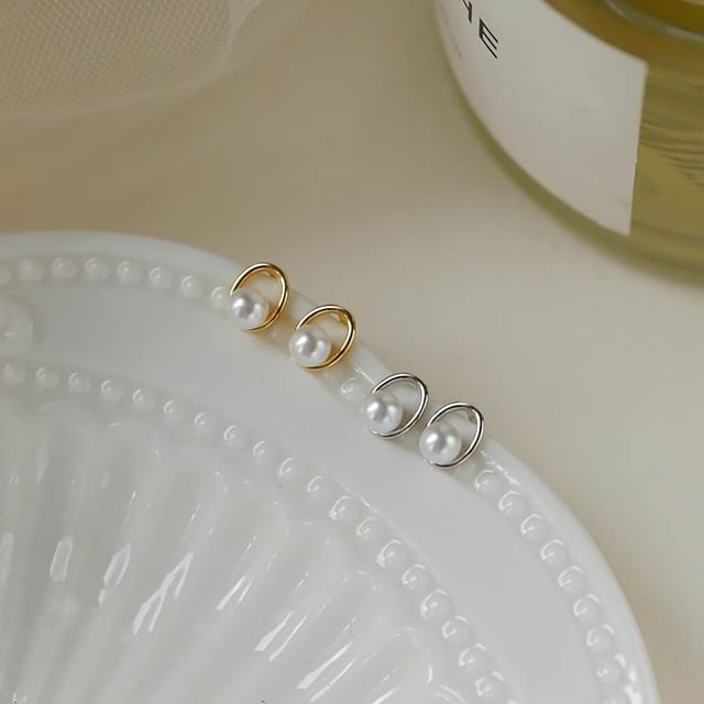 Faux Pearl Ear Stud