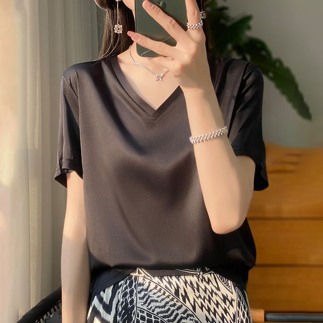 Short-Sleeve V-Neck Plain T-Shirt