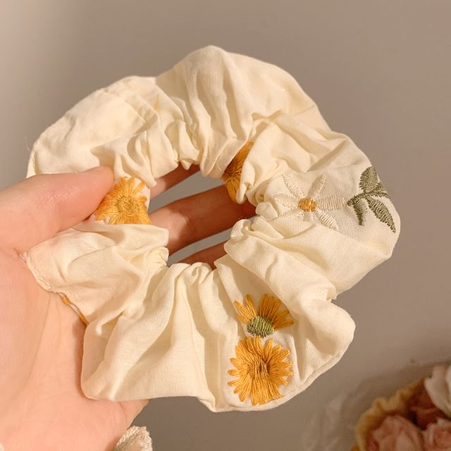 (Various Designs) / Floral Scrunchie Embroidered Bandana
