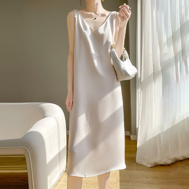 Sleeveless V-Neck Plain Midi A-Line Dress